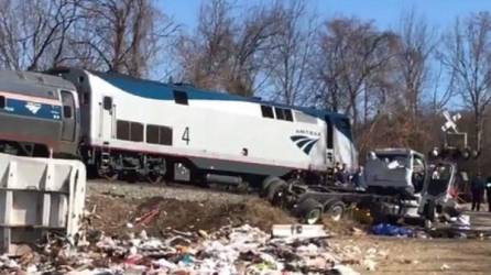 El tren que transportaba a los congresistas chocó contra un recolector de basura en Virginia.