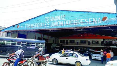 Están parados los buses que de el progreso viajan a san pedro sula y viceversa.