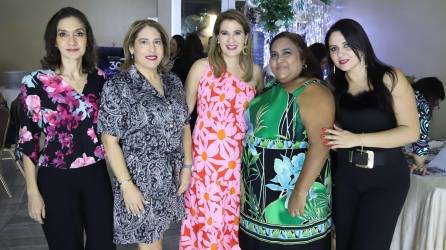 Claudia Flores, Rocío Yuja, Dora Castillo, Gicela Nuñez y Wendy Caicedo