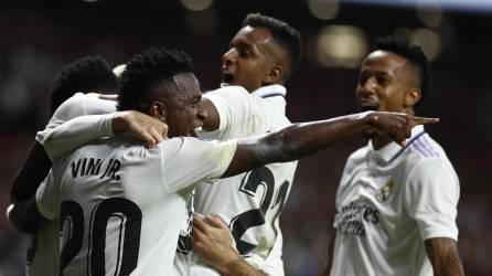 Jugadores del Real Madrid celebrando uno de los dos goles.