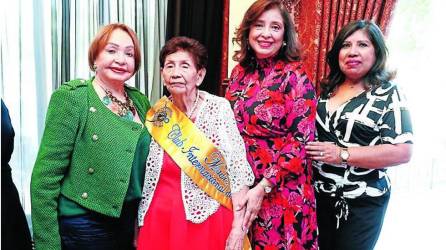 Vilma Rosales, María Elia de López, Miriam López y Sheila García