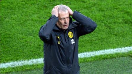 Lucien Favre ha dejado de ser el entrenador del Borussia Dortmund. Foto AFP