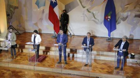 Candidatos presidenciales chilenos Gabriel Boric, Sebastian Sichel, Eduardo Artes y Marco Enriquez-Ominami.