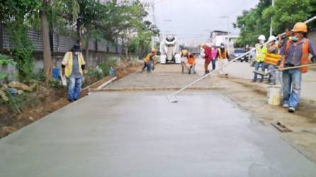 Están ampliando dos carriles la 2 calle.