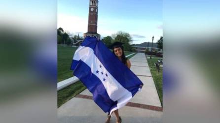 Lizzie Paola Aguilar es una hondureña orgullosa de sus raíces que siempre ha puesto en alto el nombre de su país y asegura que luchará por seguir estudiando.