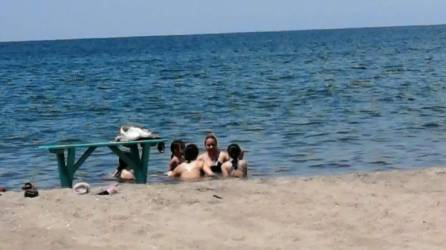 En el Triunfo de la Cruz, las playas estaban desoladas. En Omoa, algunas familias visitaron las playas municipales.