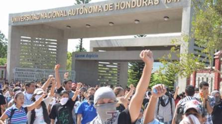 La Universidad se encuentra sumida en una nueva crisis por las protestas estudiantiles.