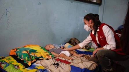 Un día después de haber llegado a Honduras, doña Letizia recorrió brevemente algunos sitios que resultaron severamente afectados por las tormentas Eta y Iota.