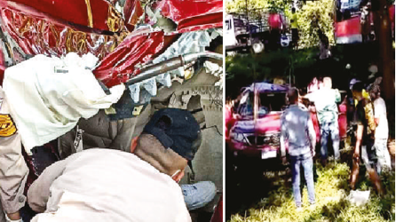 Los bomberos tuvieron dificultad para extraer del carro el cadáver de la víctima.