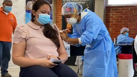 El Gobierno hondureño ha sido severamente cuestionado por la lenta vacunación registrada hasta ahora.