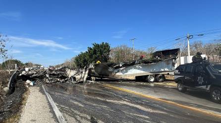Un enfrentamiento entre carteles del narcotráfico dejó este lunes vehículos incendiados y bloqueos carreteros en Chiapas, estado de la frontera sur de México, sobre la carretera de Tuxtla Gutiérrez a Ocozocoautla.