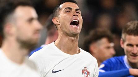 Cristiano Ronaldo lamentando una ocasión fallada en el Liechtenstein vs Portugal.