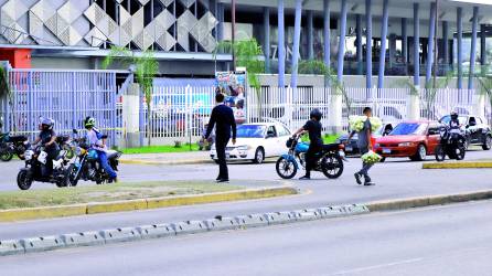 <b>En San Pedro Sula hay más de 80,000 motos, según registros del IP. Foto: Melvin Cubas.</b>
