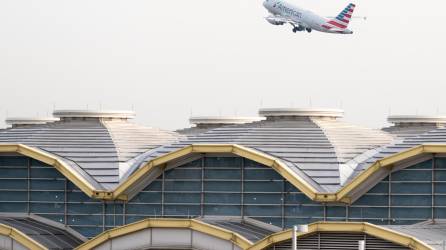 Un avión de American Airlines estuvo a punto de colisionar con una aeronave de Delta en la pista del JFK.