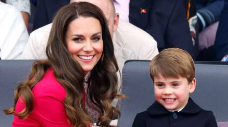 La princesa de Gales, Kate Middleton, en una foto de archivo junto a su pequeño hijo Louis.