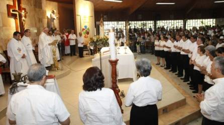 Abarrotada estuvo ayer la parroquia San Vicente de Paúl durante la misa presidida por monseñor Ángel Garachana.