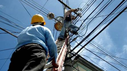 Una cuadrilla de la ENEE en un sector de Honduras.