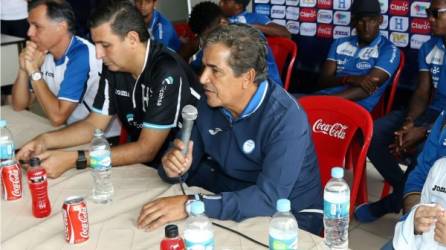 Jorge Luis Pinto habló en rueda de prensa. Foto Ronald Aceituno