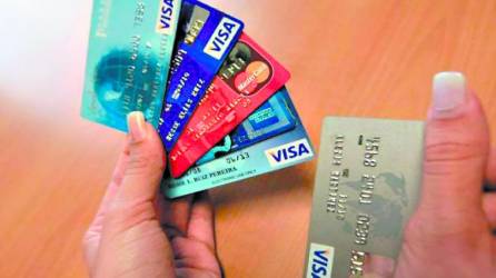 Imagen ilustrativa de diferentes tarjetas de crédito.