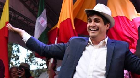 Carlos Alvarado, del centroizquierdista y oficialista Partido Acción Ciudadana, ganó la segunda vuelta con el 60,7 por ciento de los votos, contra el 39,3 por ciento de su rival.//AFP.