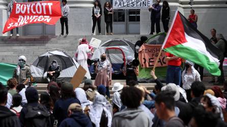 Estudiantes realizan manifestaciones en los principales campus universitarios de Estados Unidos para protestar contra la guerra en Gaza.