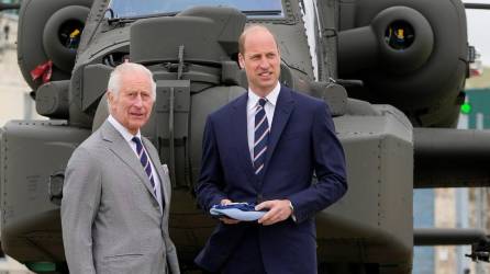 El rey Carlos y su hijo, el príncipe William en un evento al que acudieron recientemente.