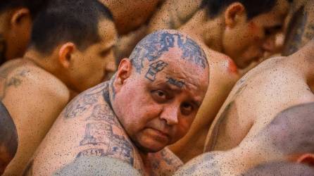Pandilleros detenidos en la cárcel del Cecot de El Salvador.