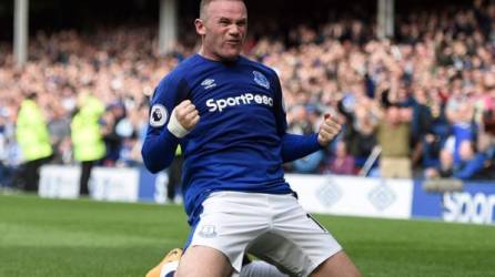 Wayne Rooney volvió al Everton 13 años después y le dio la victoria ante Stoke City. Foto AFP