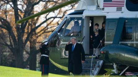 Trump regresó ayer a la Casa Blanca tras pasar el fin de semana con su familia en Nueva Jersey./AFP.