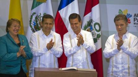Bachelet, Humala, Peña Nieto y Santos en la firma de la Declaración de Punta Mita.