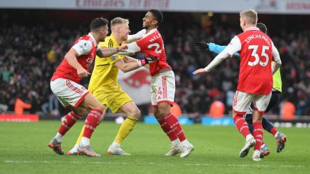 Locura: Reiss Nelson celebrando su golazo al 97 que le dio la victoria al Arsenal.