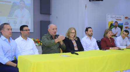 La planilla conformada por Sasan Funes, Antonio Guillén, Santiago Ruiz, María Selman, René Bendaña, Maria Antonia Suazo y Ernesto Lazarus realizaron una conferencia de prensa este miércoles en SPS.