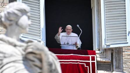 El Papa Francisco durante la misa de este domingo en la plaza de San Pedro.