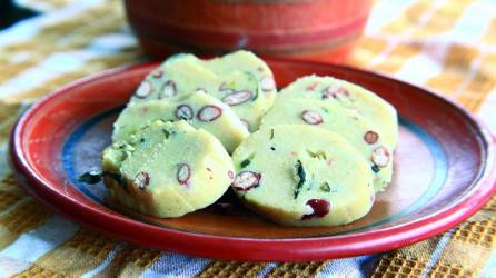 Ticucos de frijoles y chipilín