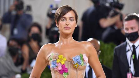 La modelo rusa Irina Shayk a su llegada a la Gala Met 2021 en el Museo Metropolitano del Arte.