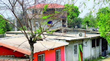 <b>Basta con hacer un recorrido por los bordos para observar una gran cantidad de aires acondicionados, todos ellos no pagan energía. Fotos: Melvin Cubas</b>