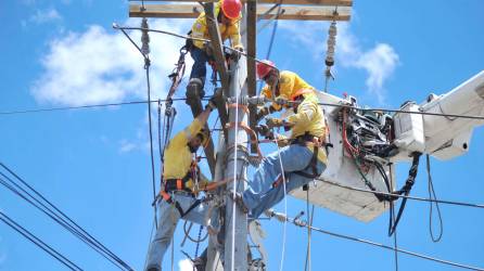 <b><span class=mln_uppercase_mln>Cuadrillas de la Empresa Energía Honduras trabajan en el mantenimiento de la red eléctrica.</span></b>