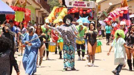 Con un espectacular despliegue de colores, música y tradiciones, la ciudad de Dulce Nombre de Copán dio inicio a su tan esperada feria patronal en honor al Dulce Nombre de María.