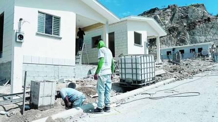 Trabajadores de un desarrollo inmobiliario en el norte de Honduras.