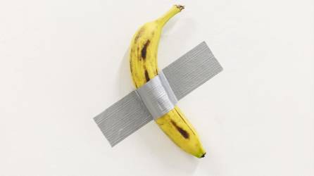 El plátano de Maurizio Cattelan se vendió en tres ediciones, a partir de 120 mil dólares, en el 2019. (vÍa Maurizio Cattelan, Perrotin y Gagosian; fotografía por Zeno Zotti)