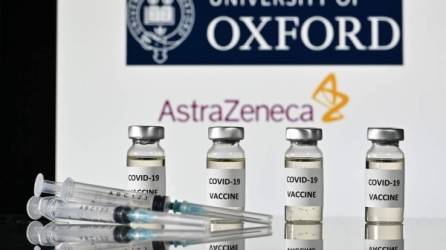 La vacuna de Oxford es más barata y más facil de transportar y almacenar que las vacunas de las estadounidenses Pfizer y Moderna./AFP.