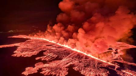 Islandia experimenta la cuarta erupción volcánica desde octubre pasado en la península de Reykjanes y probablemente la más fuerte, según la Oficina Meteorológica de este país nórdico (IMO, en inglés) y geofísicos.
