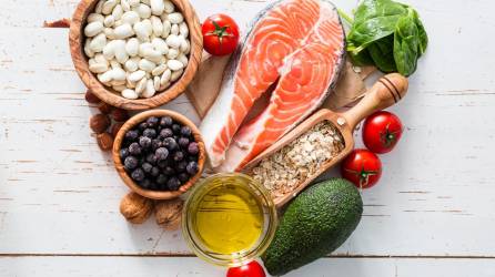 El concepto de dieta mediterránea surgió en los años 50 haciendo referencia a los hábitos alimentarios en los países de la cuenca del mediterráneo como España, Marruecos, Italia, Francia, Grecia, entre otros.