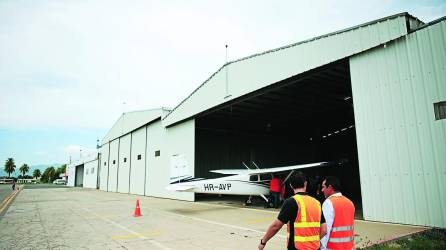 Imágenes de los hangares principales rehabilitados por el Aeroclub San Pedro Sula. Fotos: Yoseph Amaya y cortesía