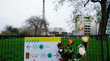 Un extremista con problemas mentales mató a un turista en los alrededores de la torre Eiffel.