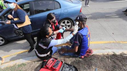 Pasado el medio día, varios pacientes renales que protestan en la carretera CA-5, a la altura de El Durazno, comenzaron a sufrir complicaciones de salud.