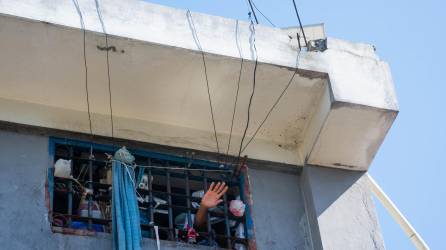 Cerca de 3.600 presos se fugaron tras el asalto de las bandas armadas anoche a la cárcel civil de Puerto Príncipe, lo que supone al menos un 97 por ciento del total de los internos (3,696), informó este domingo el Colectivo de Abogados para la Defensa de los Derechos Humanos (CADDHO).