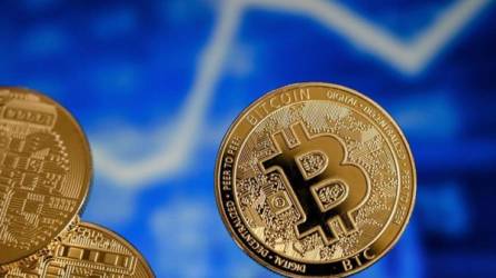 El Bitcoin es la criptomoneda que revolucionó el comercio eléctronico, hoy en día supera otras monedas cómo el dólar y euro.