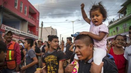 Migrantes centroamericanos a su paso por la población de Nicolás Romero en el estado de Oaxaca (México). EFE/Archivo