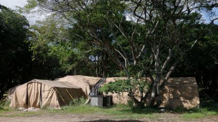 Lamentable. La carpa que funcionó como triaje tiene más de dos meses de estar en el abandono, autoridades de Copeco la llevarán a San Pedro Sula para mantenimiento. Fotos: Franklyn Múñoz.